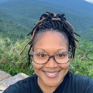 Meet your Posher, Alikah